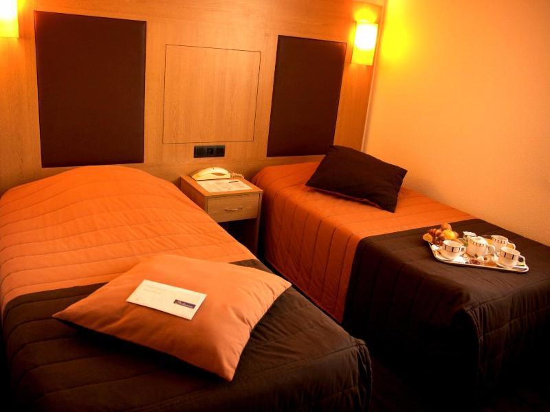 נוגארו Logis Hotel Restaurant Solenca מראה חיצוני תמונה