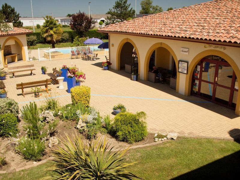 נוגארו Logis Hotel Restaurant Solenca מראה חיצוני תמונה