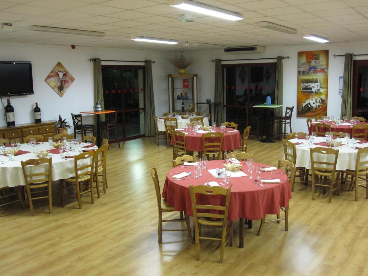 נוגארו Logis Hotel Restaurant Solenca מראה חיצוני תמונה